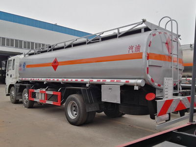 東風(fēng)商用車(chē)小三軸運(yùn)油車(chē) 19.6噸高效運(yùn)輸首選